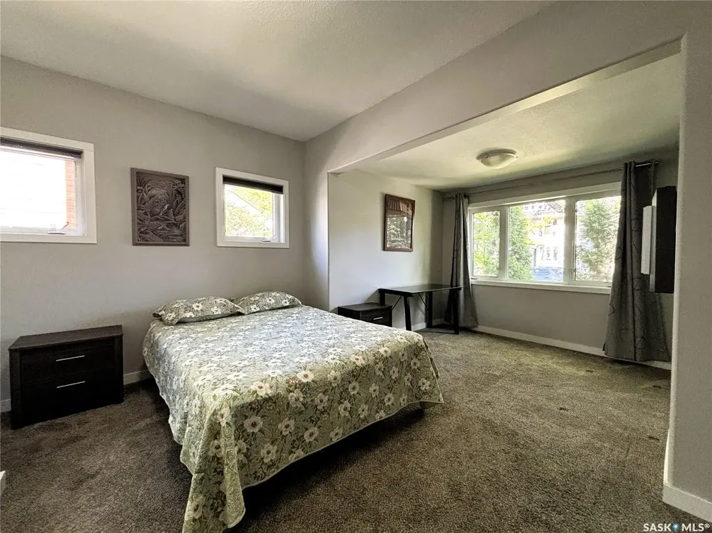 819 5th Avenue N Saskatoon SK S7K 2R7