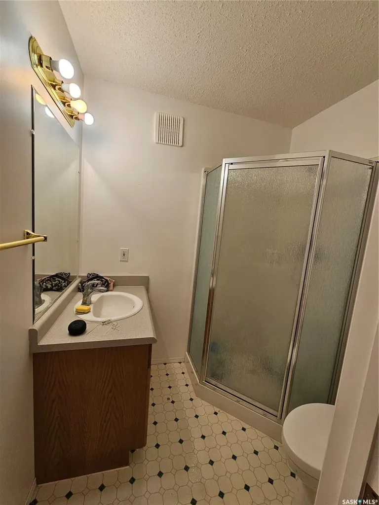 412 1st Street E Unity SK S0K 4L0
