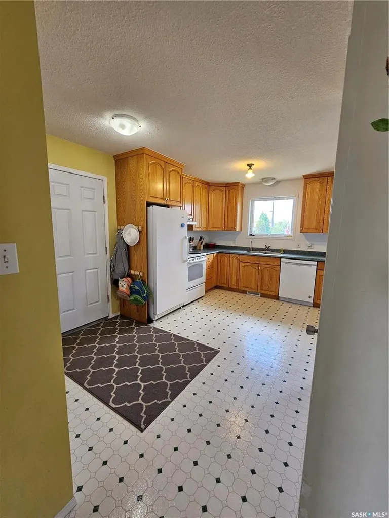 412 1st Street E Unity SK S0K 4L0