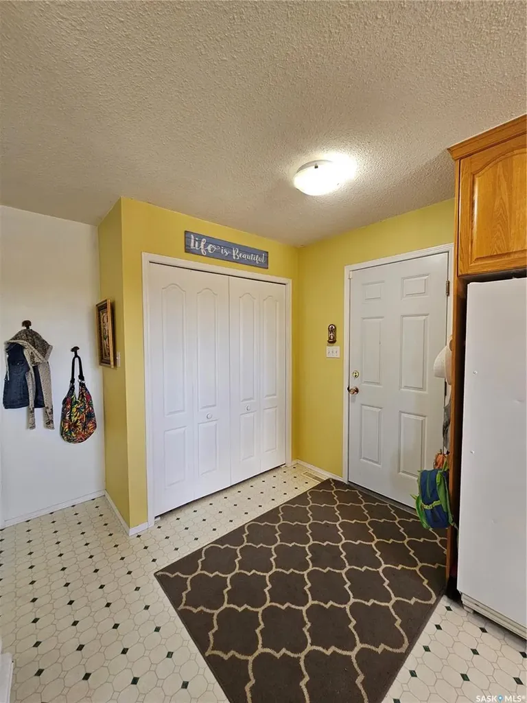 412 1st Street E Unity SK S0K 4L0