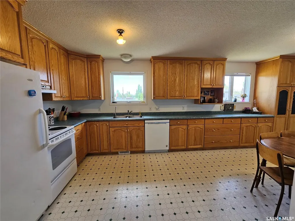 412 1st Street E Unity SK S0K 4L0