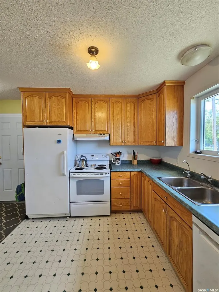 412 1st Street E Unity SK S0K 4L0