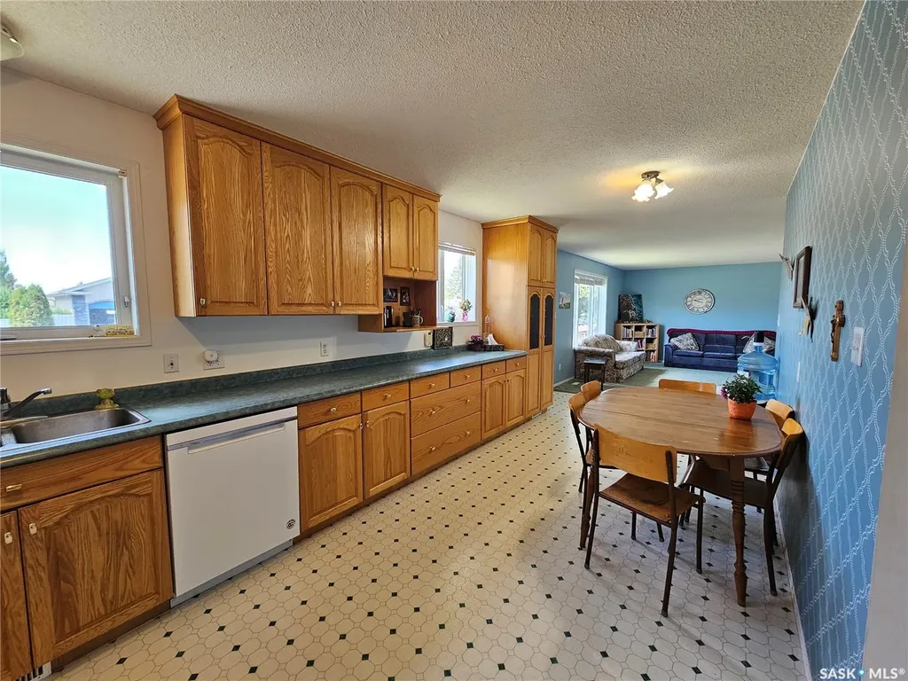 412 1st Street E Unity SK S0K 4L0