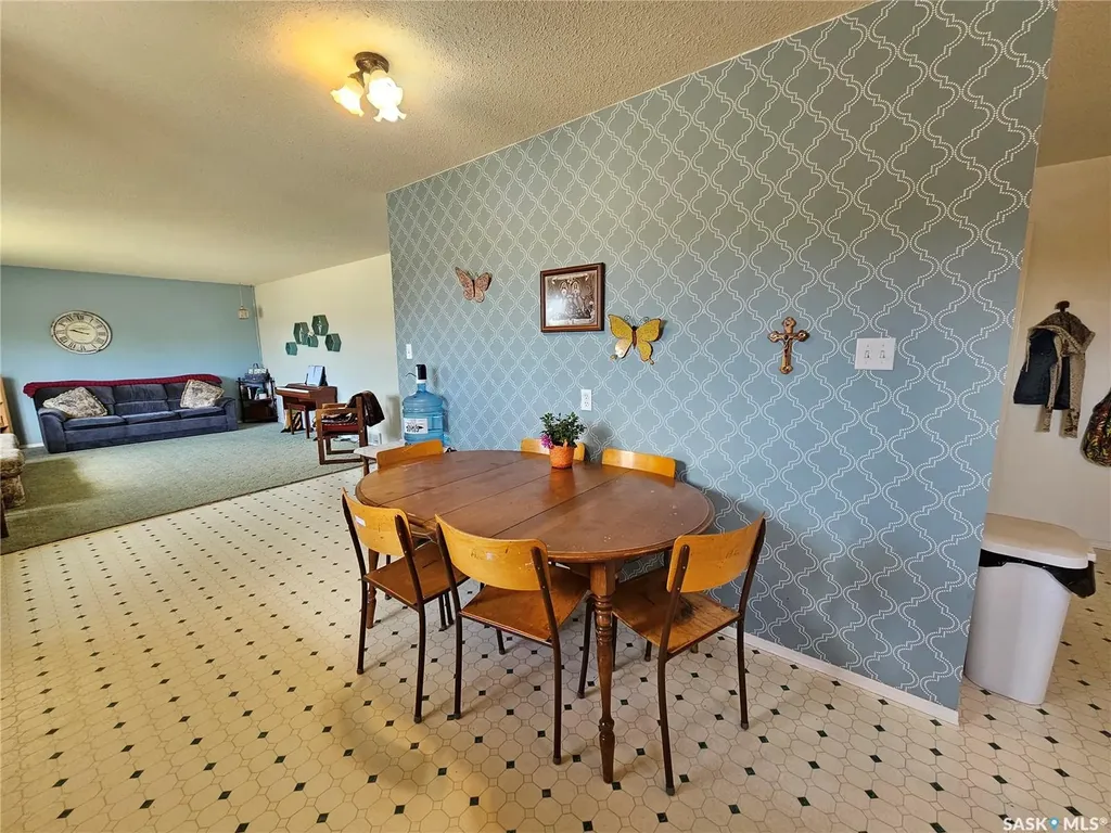 412 1st Street E Unity SK S0K 4L0