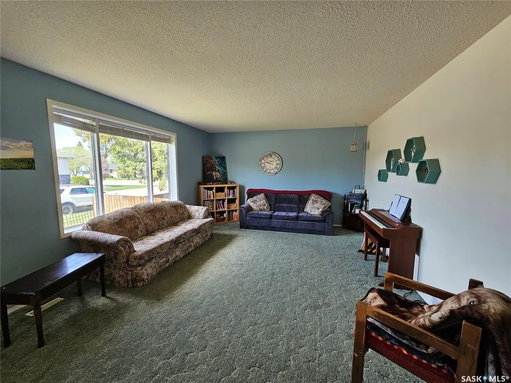 412 1st Street E Unity SK S0K 4L0