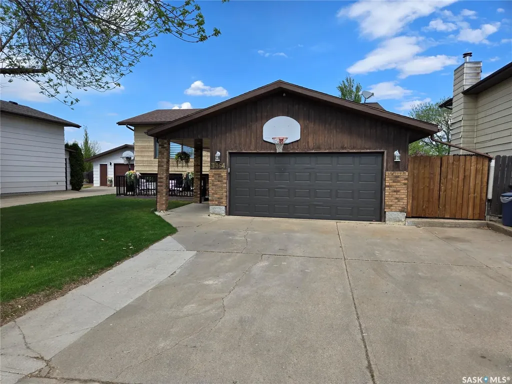 3464 Eagle Crescent Prince Albert SK S6V 7W9
