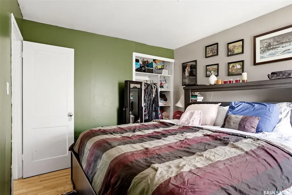 1763 Royal Street Regina SK S4T 5A8