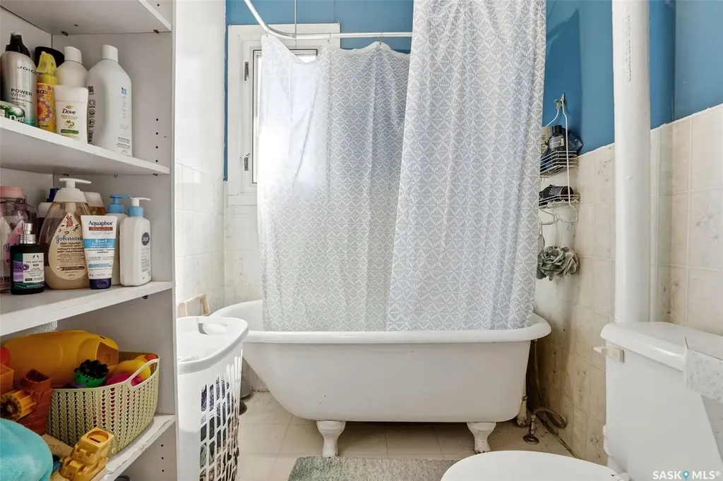 1763 Royal Street Regina SK S4T 5A8