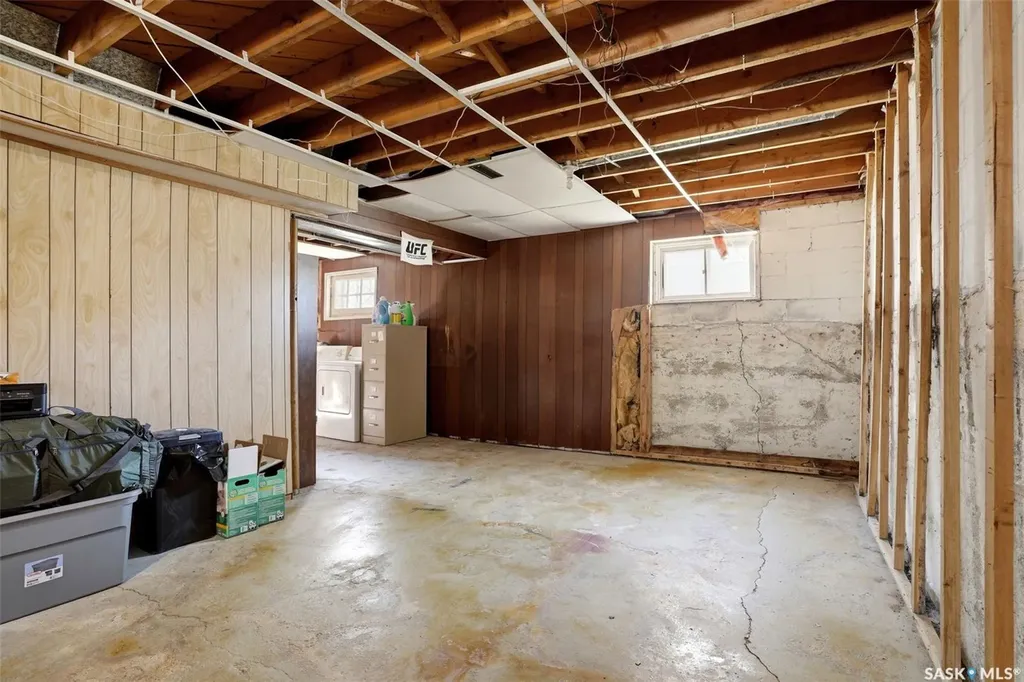 1763 Royal Street Regina SK S4T 5A8
