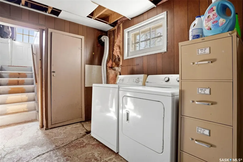 1763 Royal Street Regina SK S4T 5A8