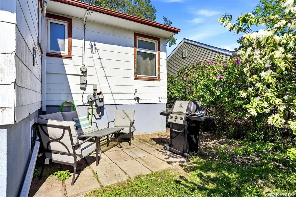 1763 Royal Street Regina SK S4T 5A8