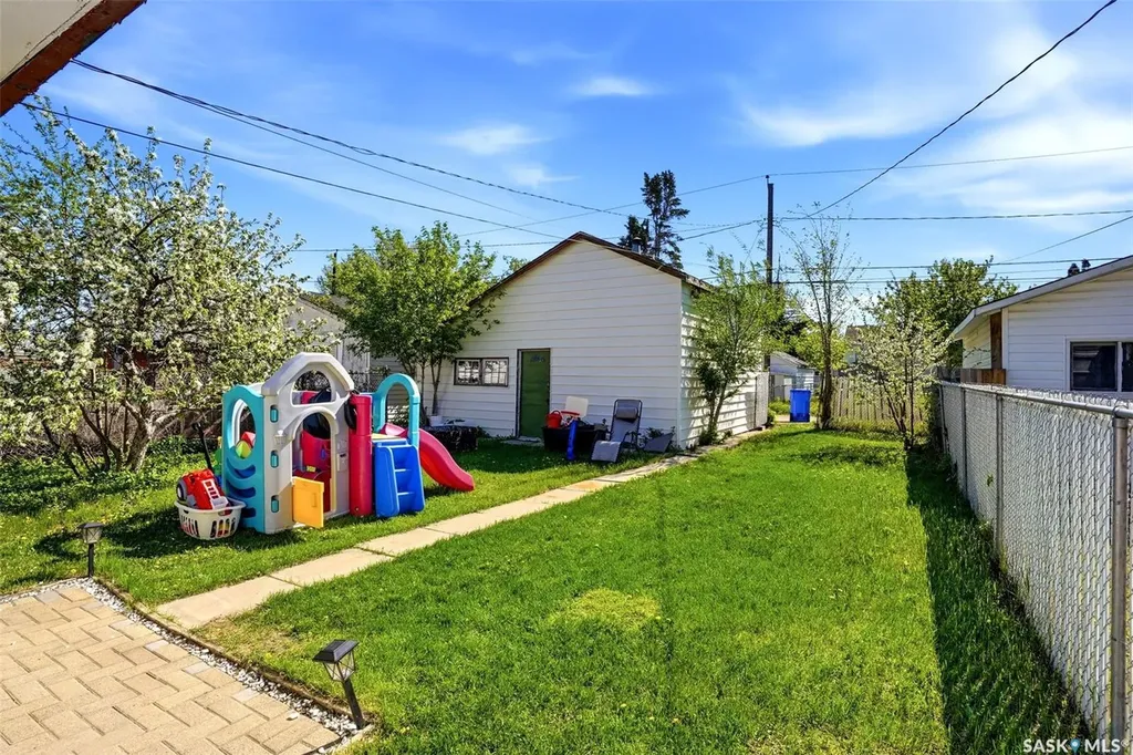 1763 Royal Street Regina SK S4T 5A8