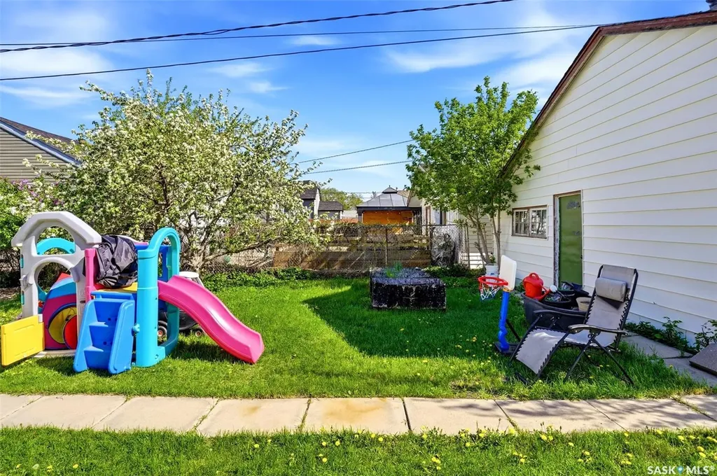 1763 Royal Street Regina SK S4T 5A8