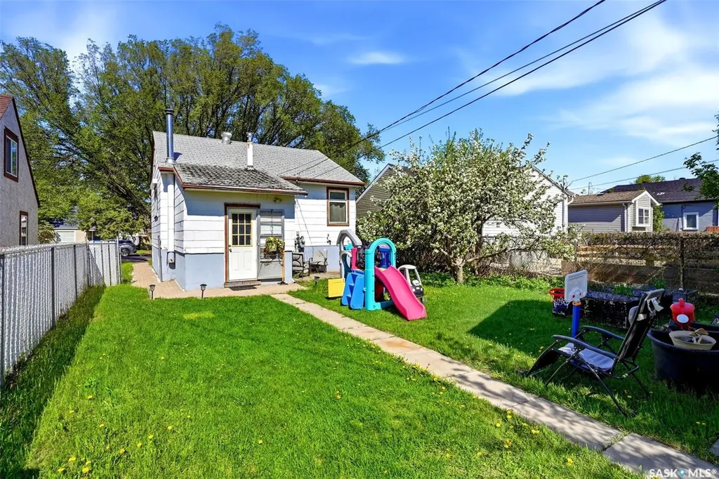 1763 Royal Street Regina SK S4T 5A8