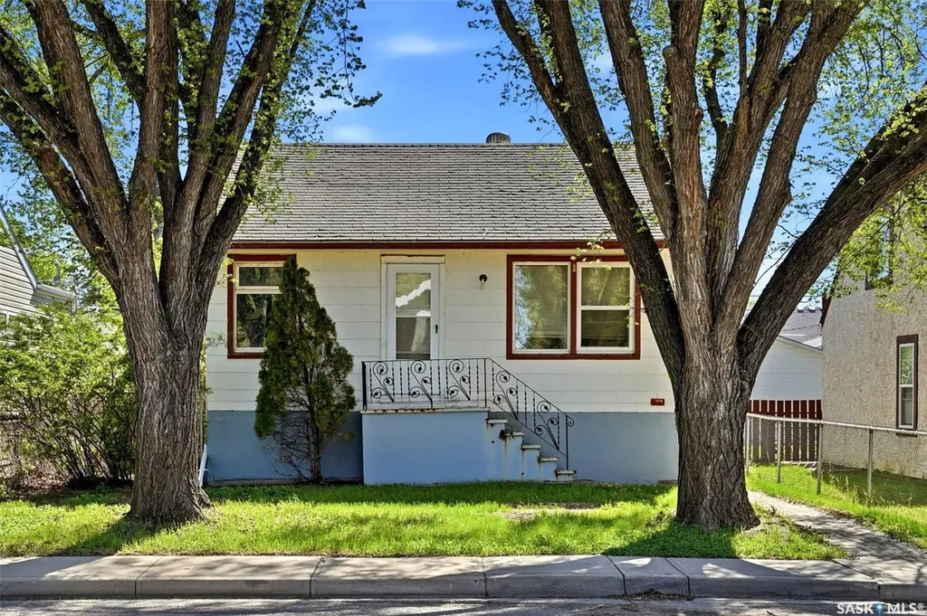 1763 Royal Street Regina SK S4T 5A8