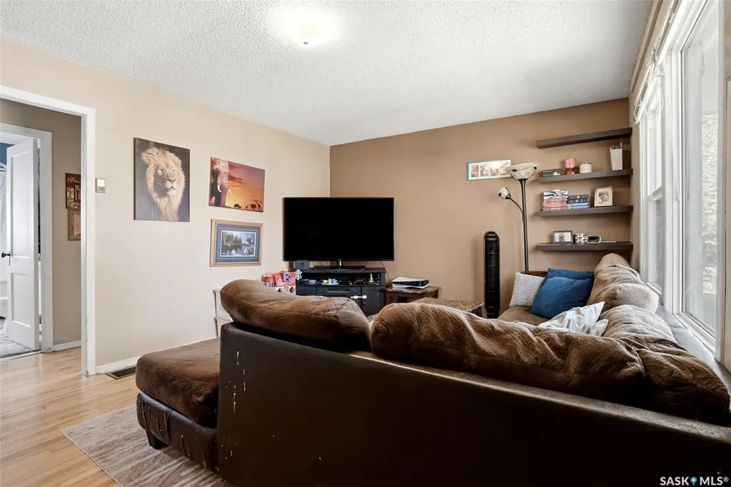 1763 Royal Street Regina SK S4T 5A8