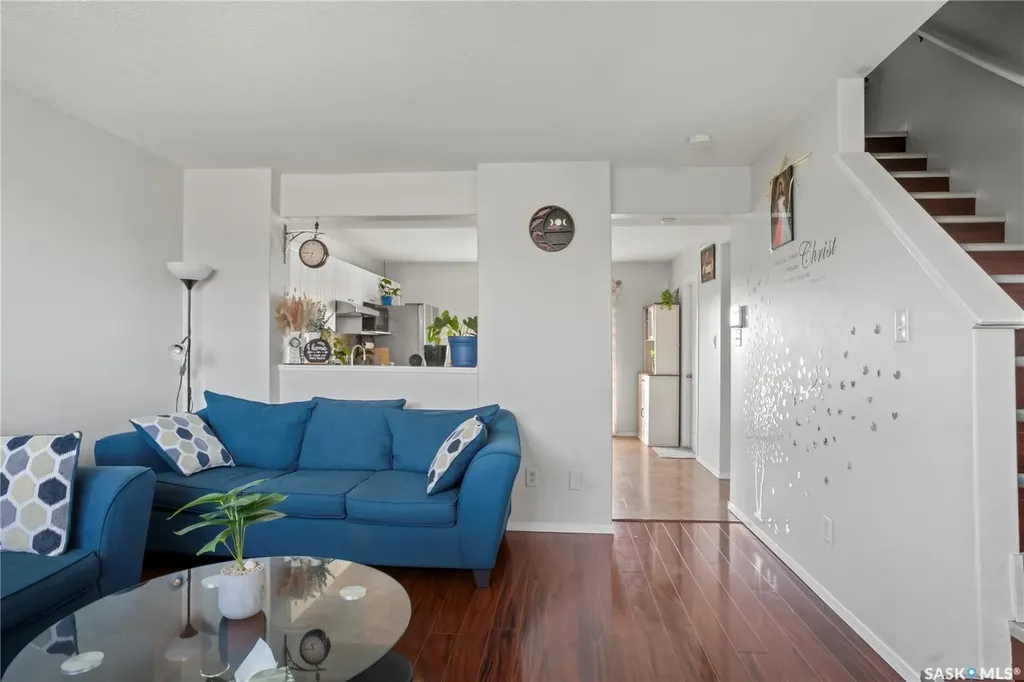 1402 10th Avenue E Regina SK S4N 7P6