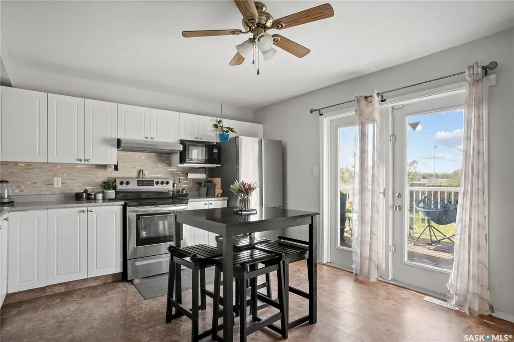 1402 10th Avenue E Regina SK S4N 7P6