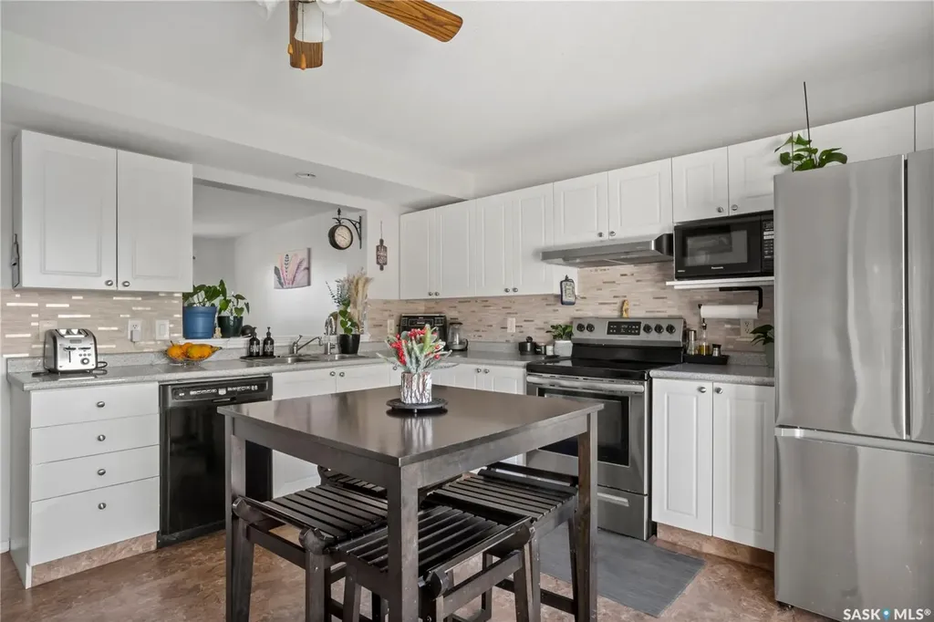 1402 10th Avenue E Regina SK S4N 7P6