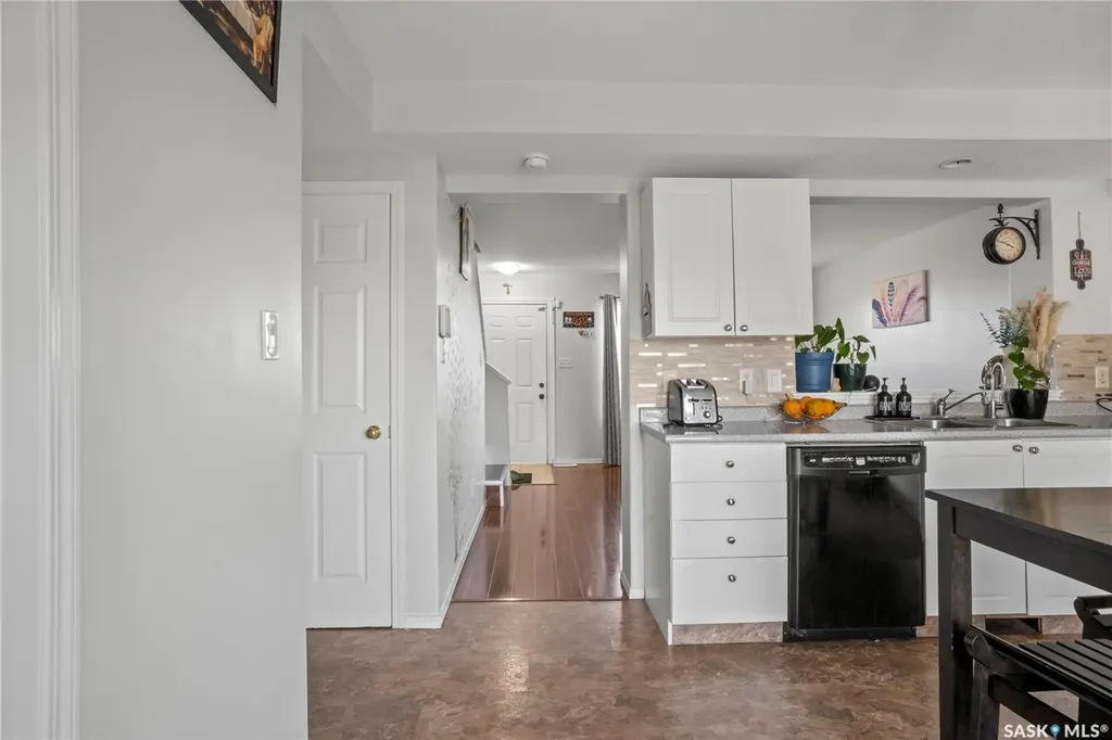 1402 10th Avenue E Regina SK S4N 7P6
