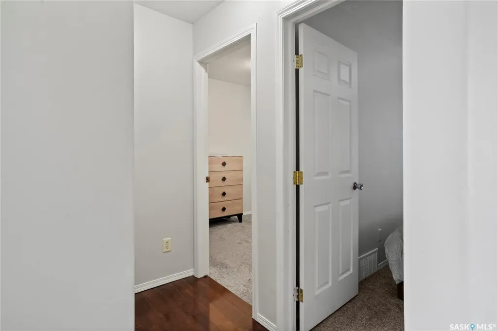 1402 10th Avenue E Regina SK S4N 7P6