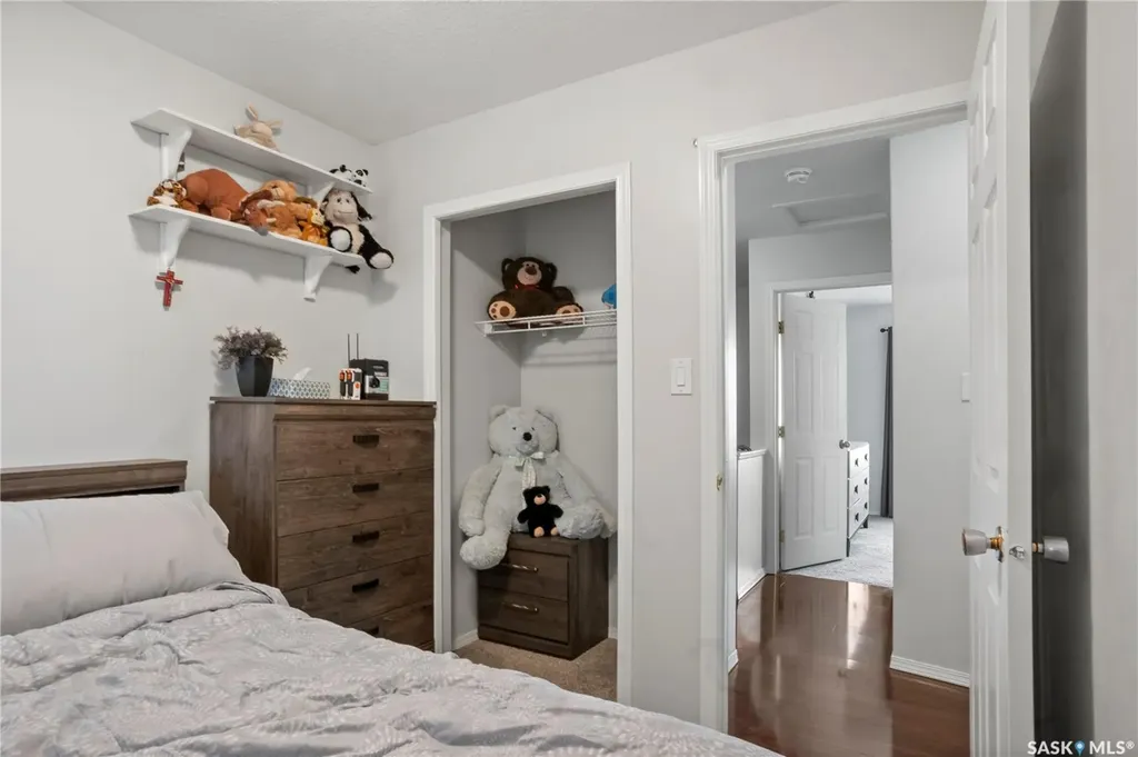 1402 10th Avenue E Regina SK S4N 7P6