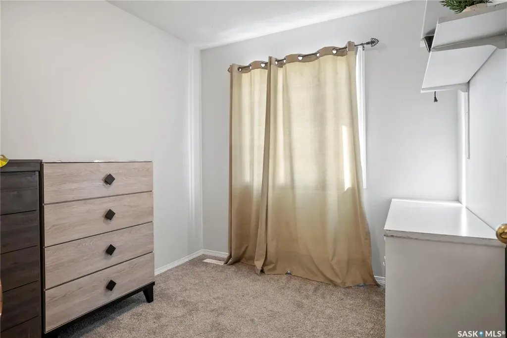 1402 10th Avenue E Regina SK S4N 7P6