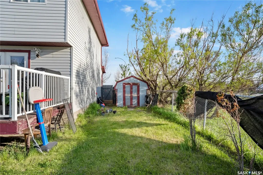 1402 10th Avenue E Regina SK S4N 7P6
