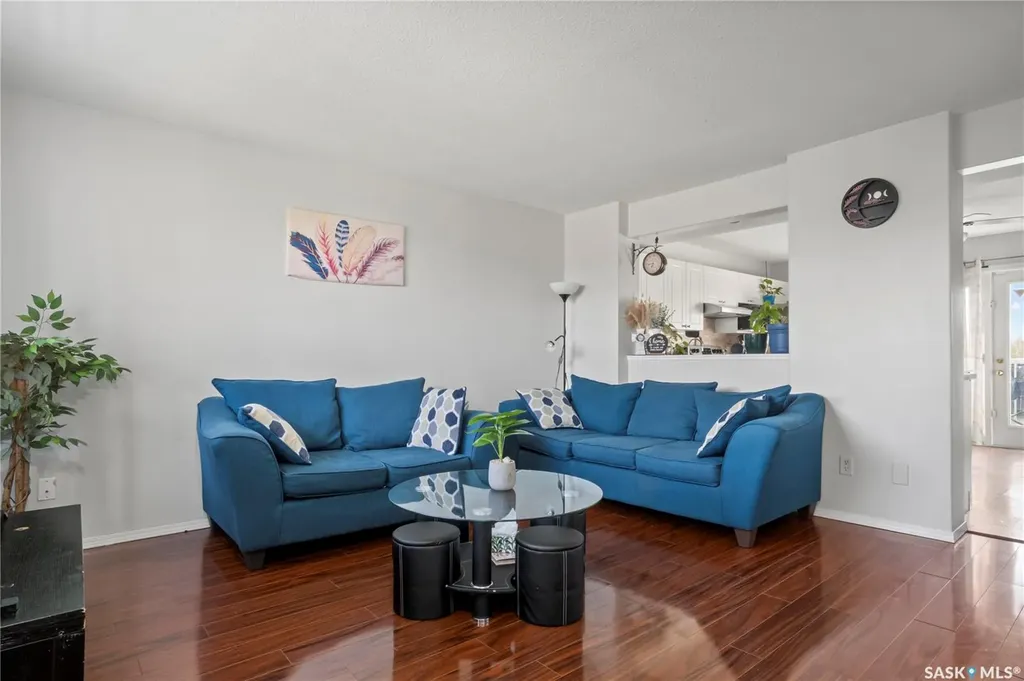 1402 10th Avenue E Regina SK S4N 7P6