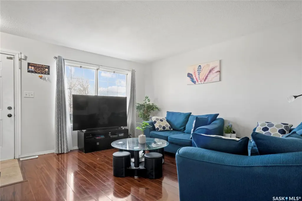 1402 10th Avenue E Regina SK S4N 7P6