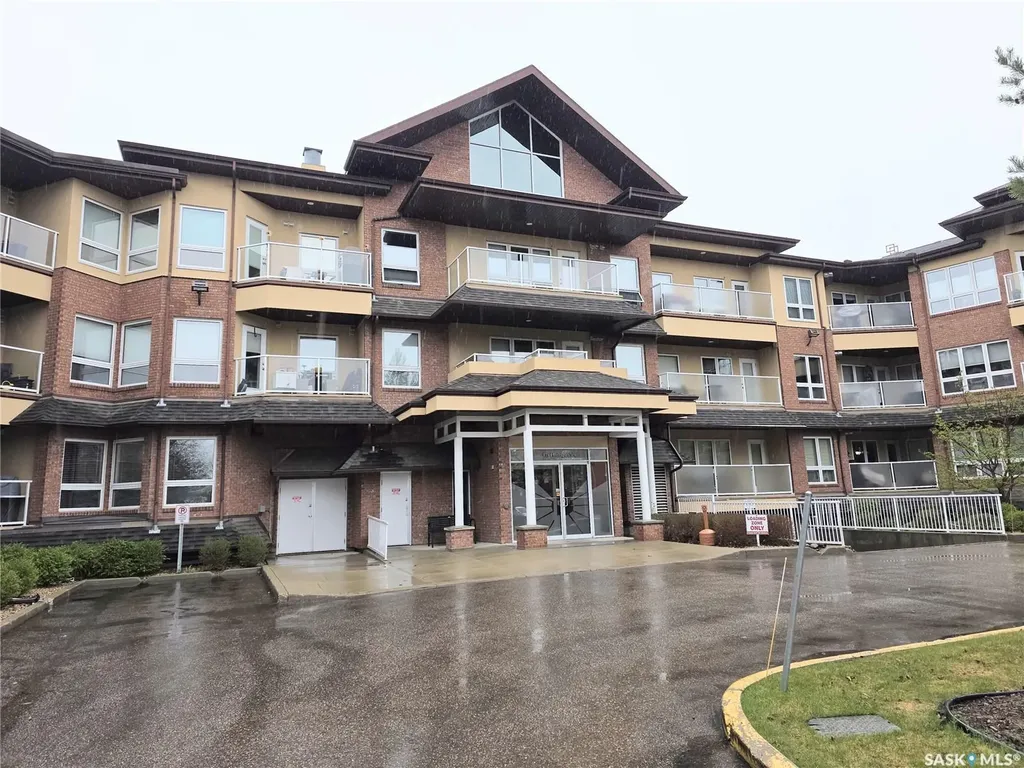 918 Heritage View Saskatoon SK S7H 1X3