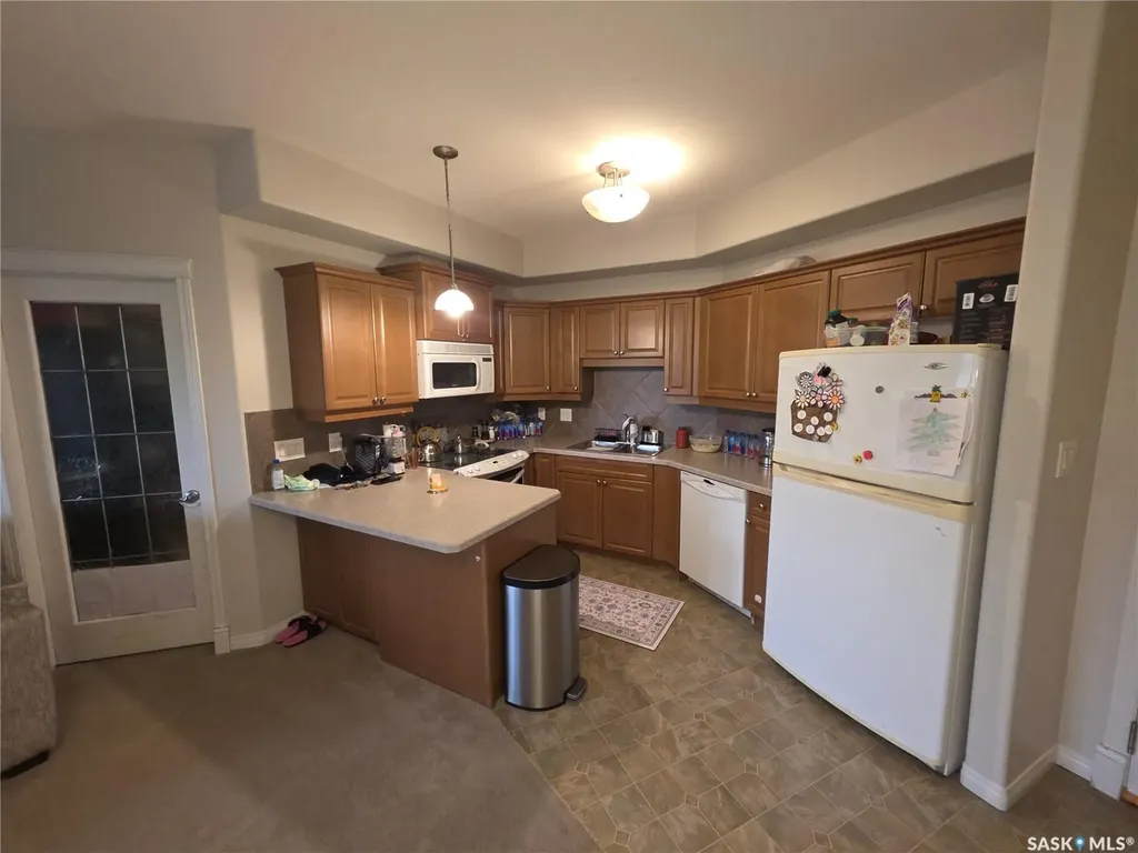 918 Heritage View Saskatoon SK S7H 1X3