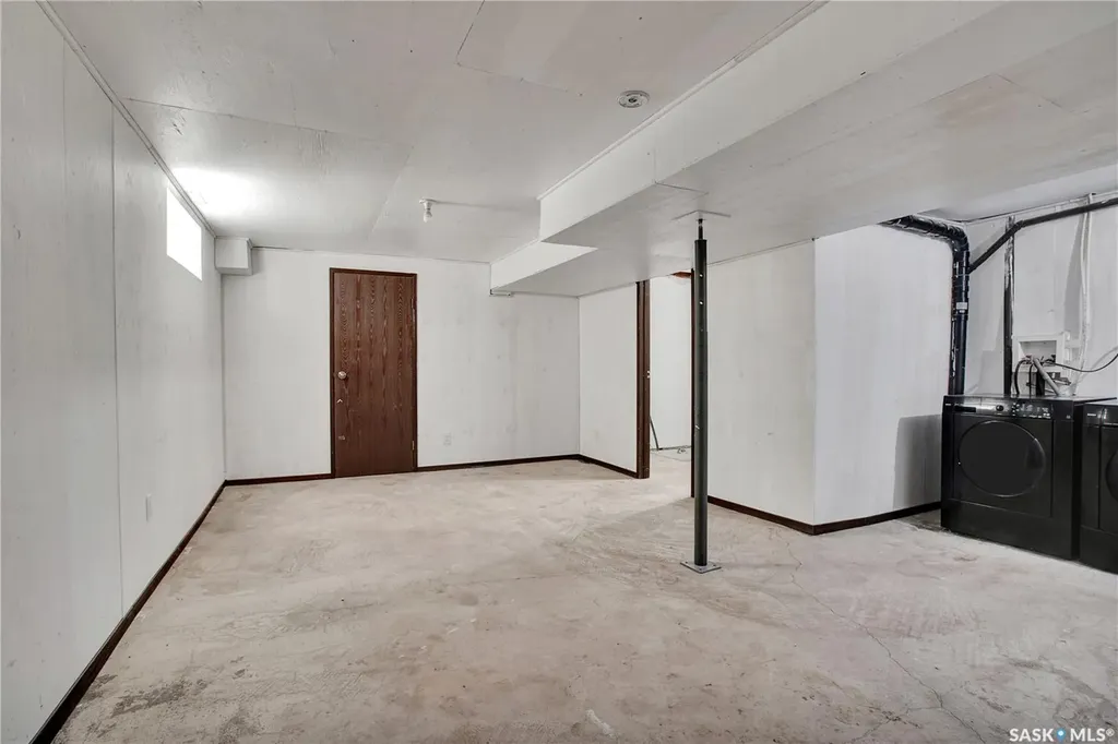 220 N Avenue S Saskatoon SK S7M 2N1
