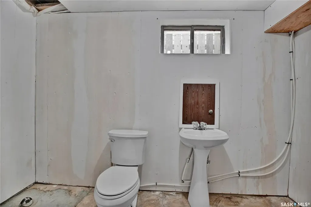 220 N Avenue S Saskatoon SK S7M 2N1