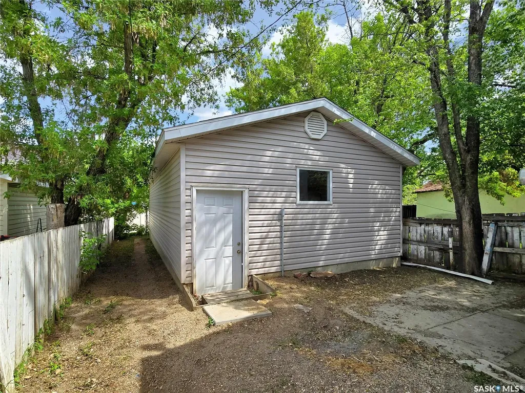 220 N Avenue S Saskatoon SK S7M 2N1