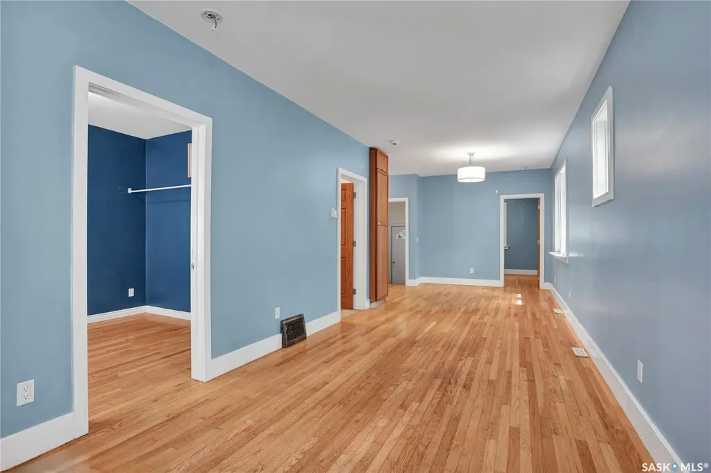 220 N Avenue S Saskatoon SK S7M 2N1