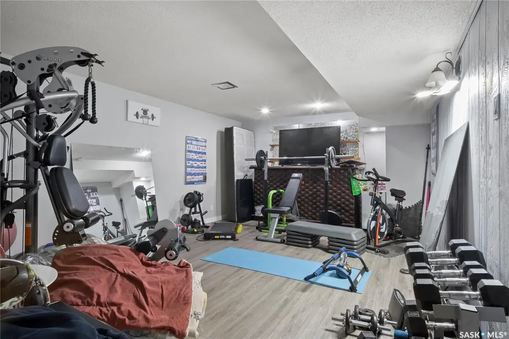 18 Hyland Crescent Regina SK S4R 7P3