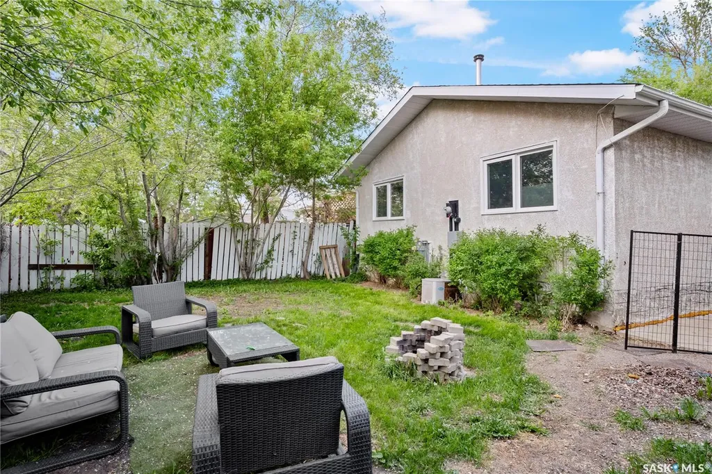 18 Hyland Crescent Regina SK S4R 7P3