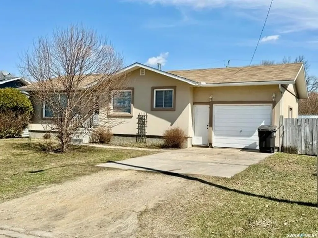 208 2nd Street NE Watson SK S0K 4V0