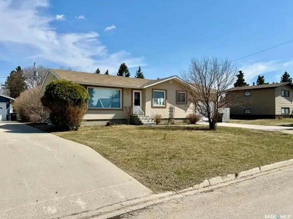 208 2nd Street NE Watson SK S0K 4V0