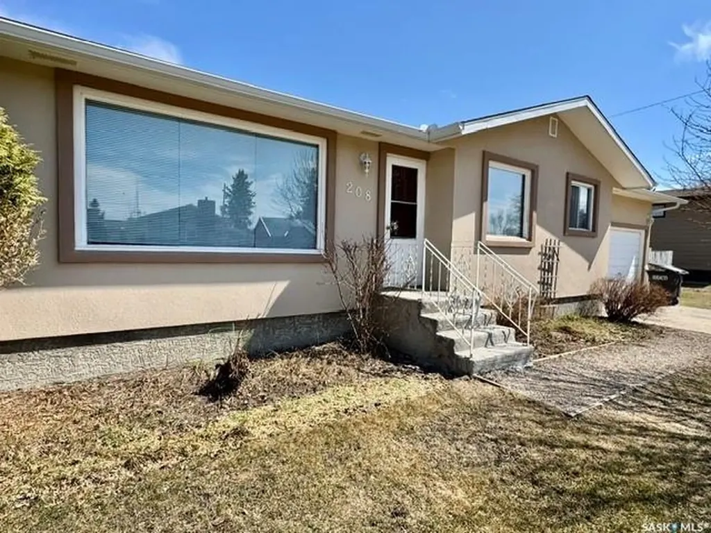 208 2nd Street NE Watson SK S0K 4V0
