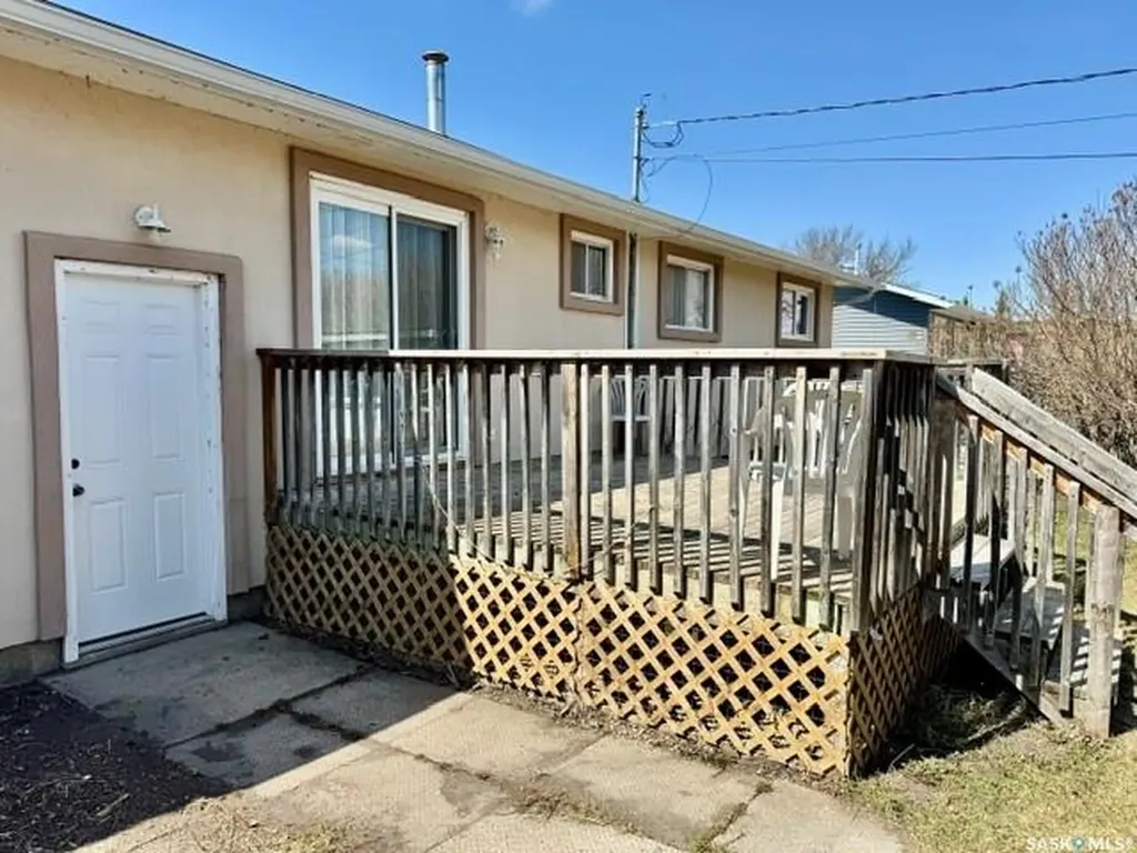 208 2nd Street NE Watson SK S0K 4V0