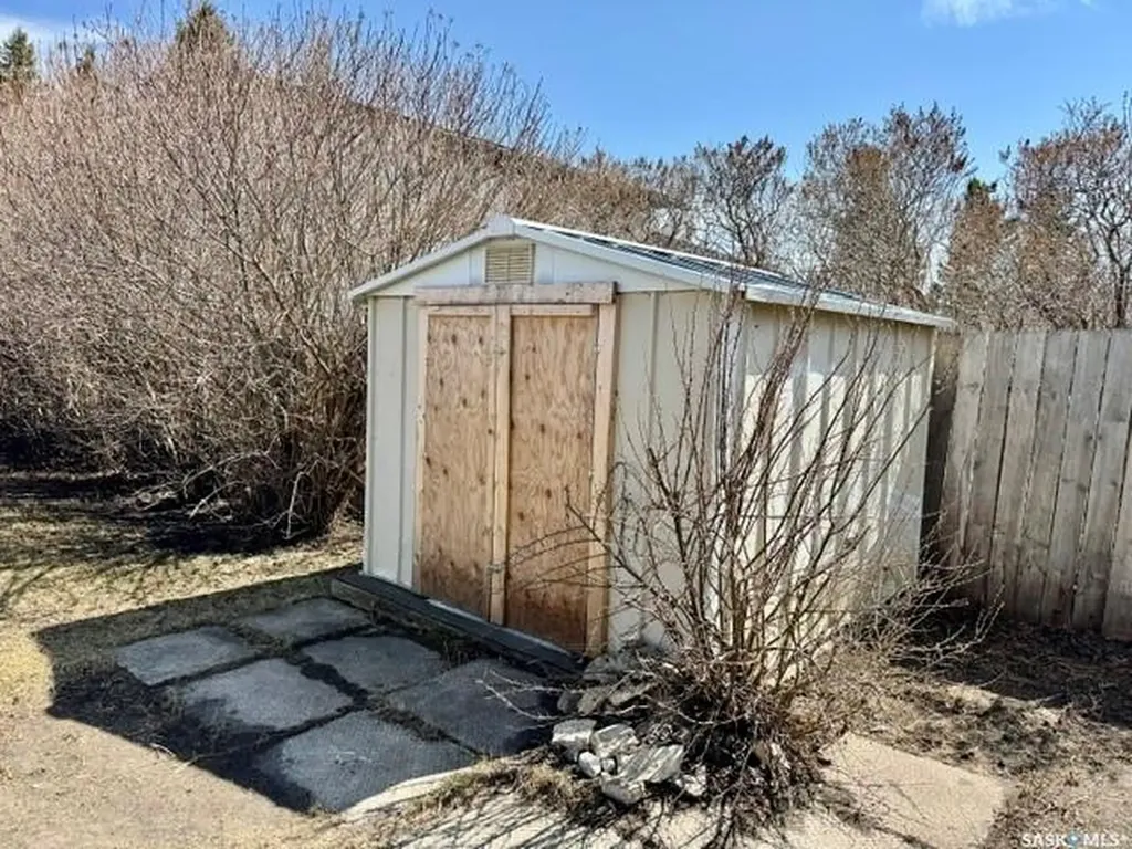 208 2nd Street NE Watson SK S0K 4V0