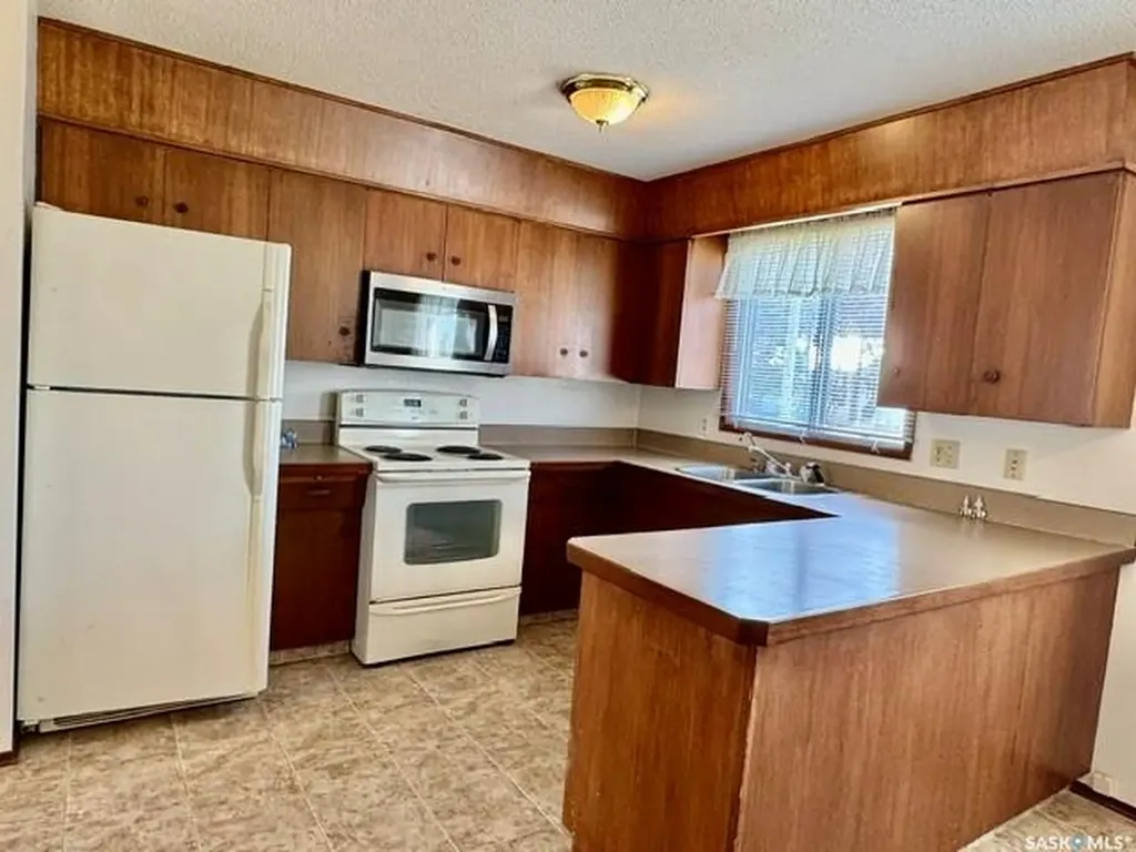 208 2nd Street NE Watson SK S0K 4V0