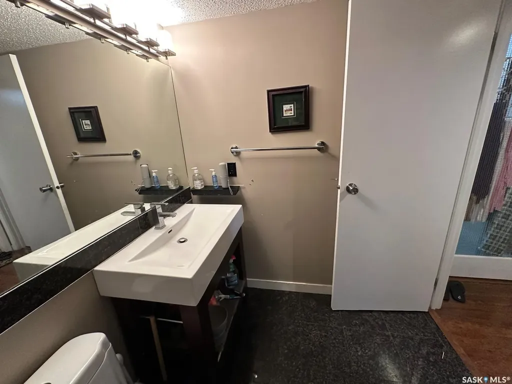 405 5th Avenue N Saskatoon SK S7K 6Z3