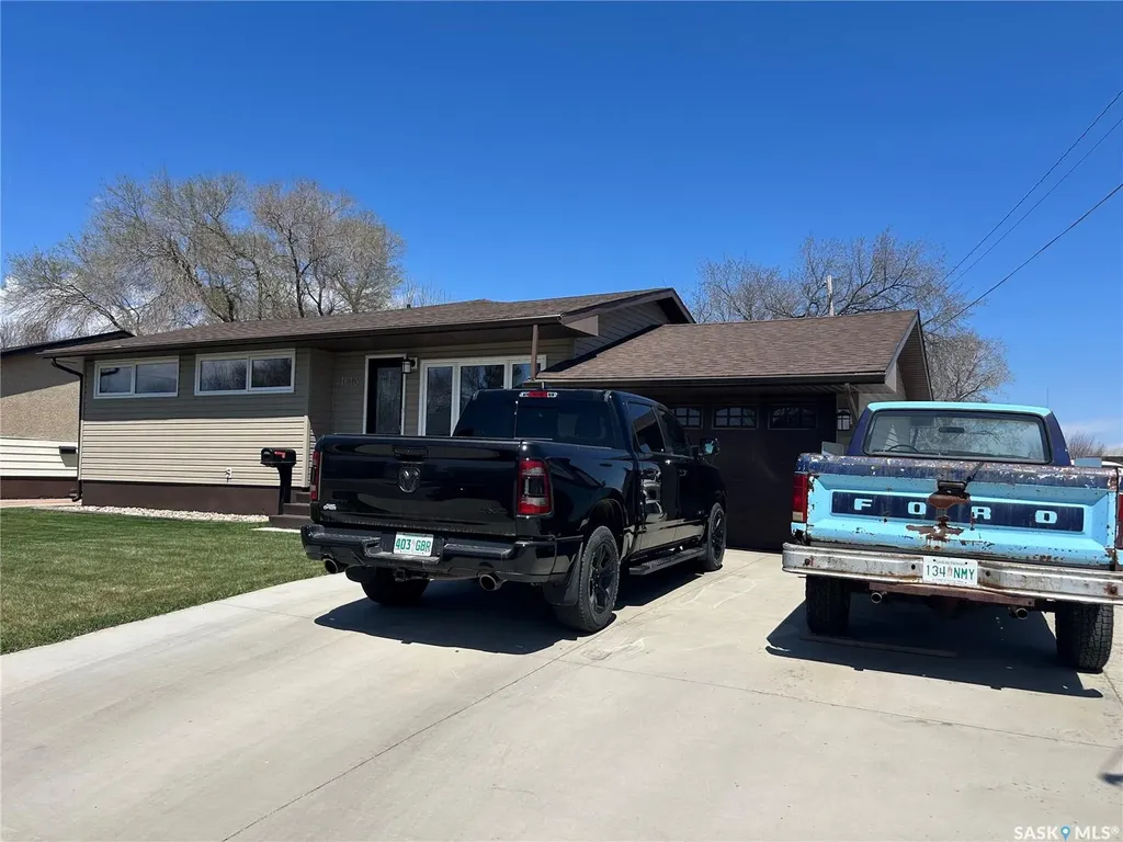 1613 Dieppe Crescent Estevan SK S4A 1W8