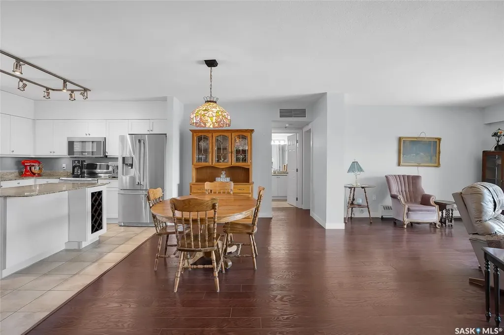 537 4th Avenue N Saskatoon SK S7K 2M6