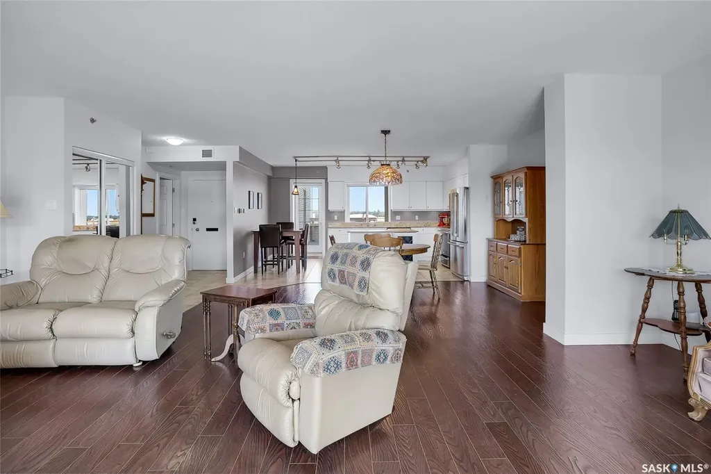 537 4th Avenue N Saskatoon SK S7K 2M6