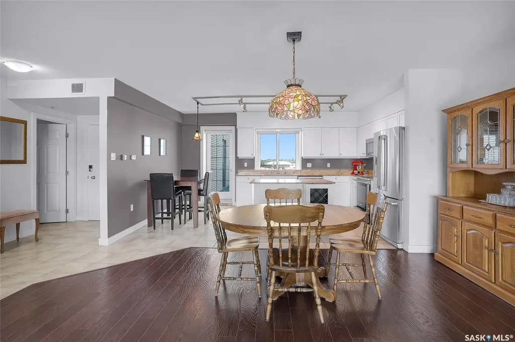 537 4th Avenue N Saskatoon SK S7K 2M6