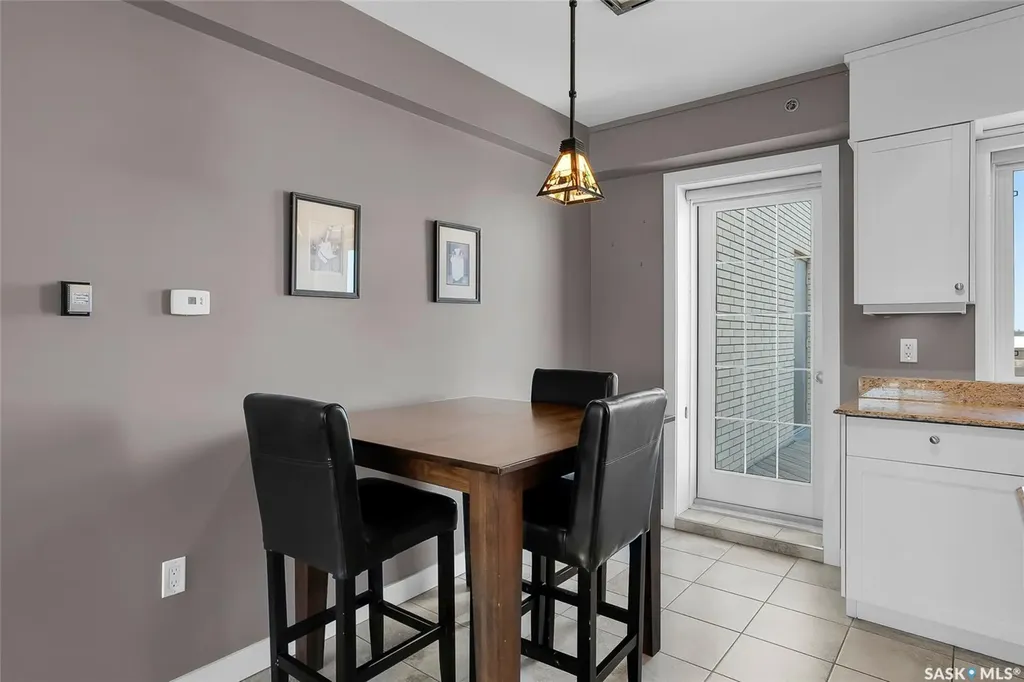537 4th Avenue N Saskatoon SK S7K 2M6